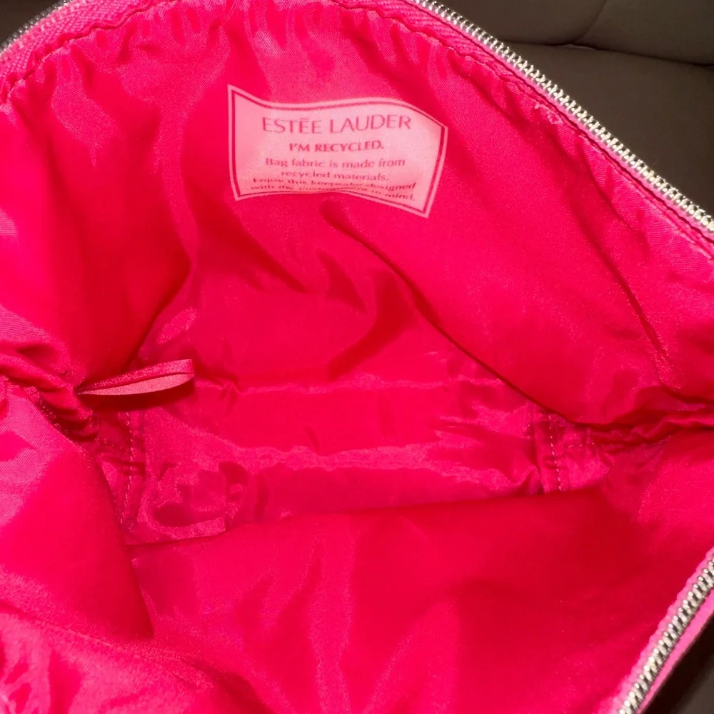 Estee Lauder Makeup Bag with Chain - Picture 5 of 6